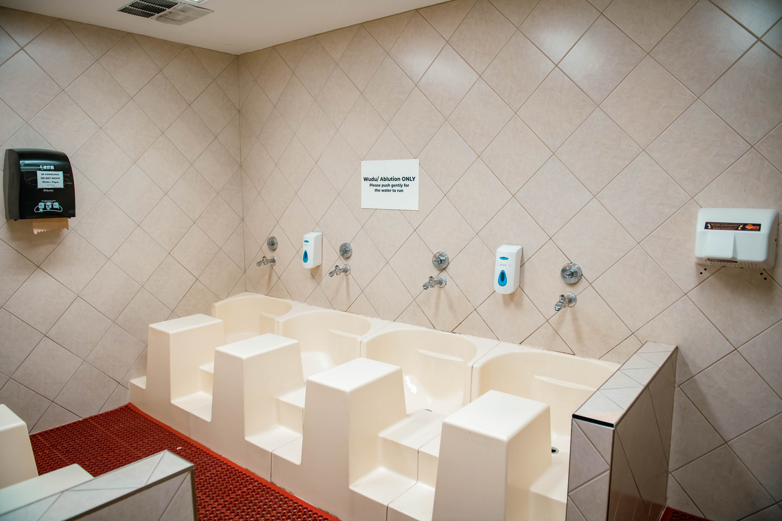 Barrie Mosque community moment DSC 6400