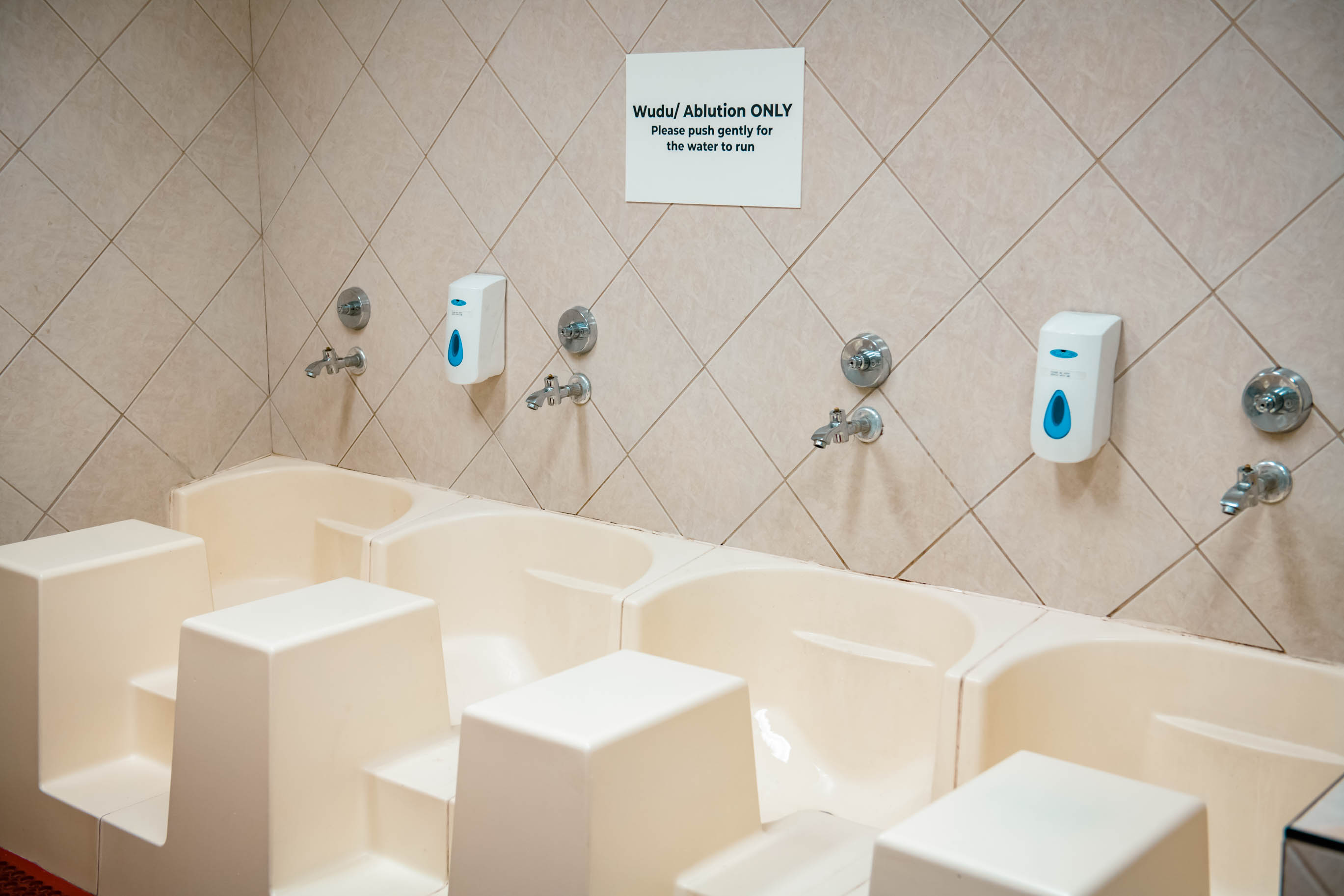 Barrie Mosque community moment DSC 6402