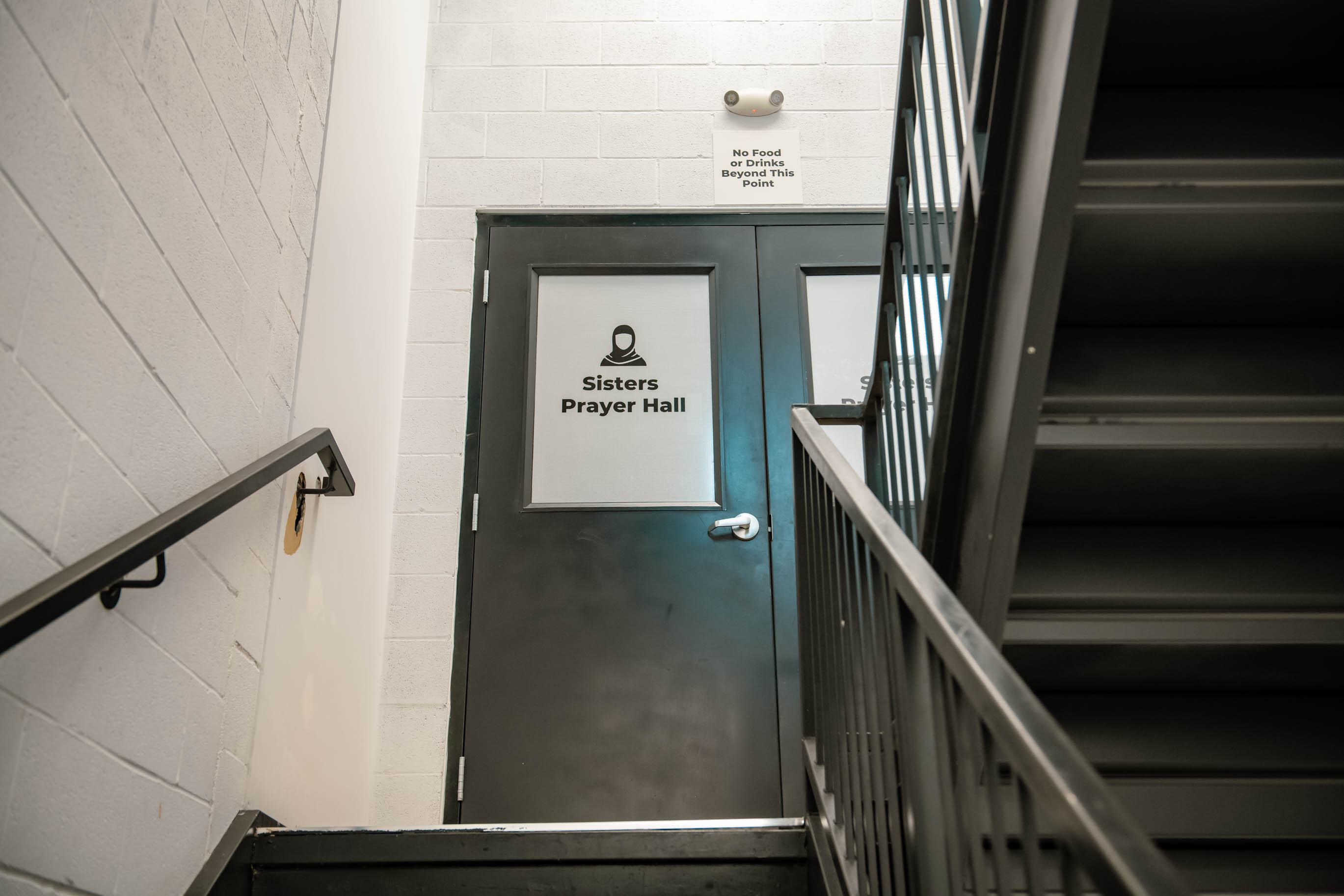 Barrie Mosque community moment DSC 6405