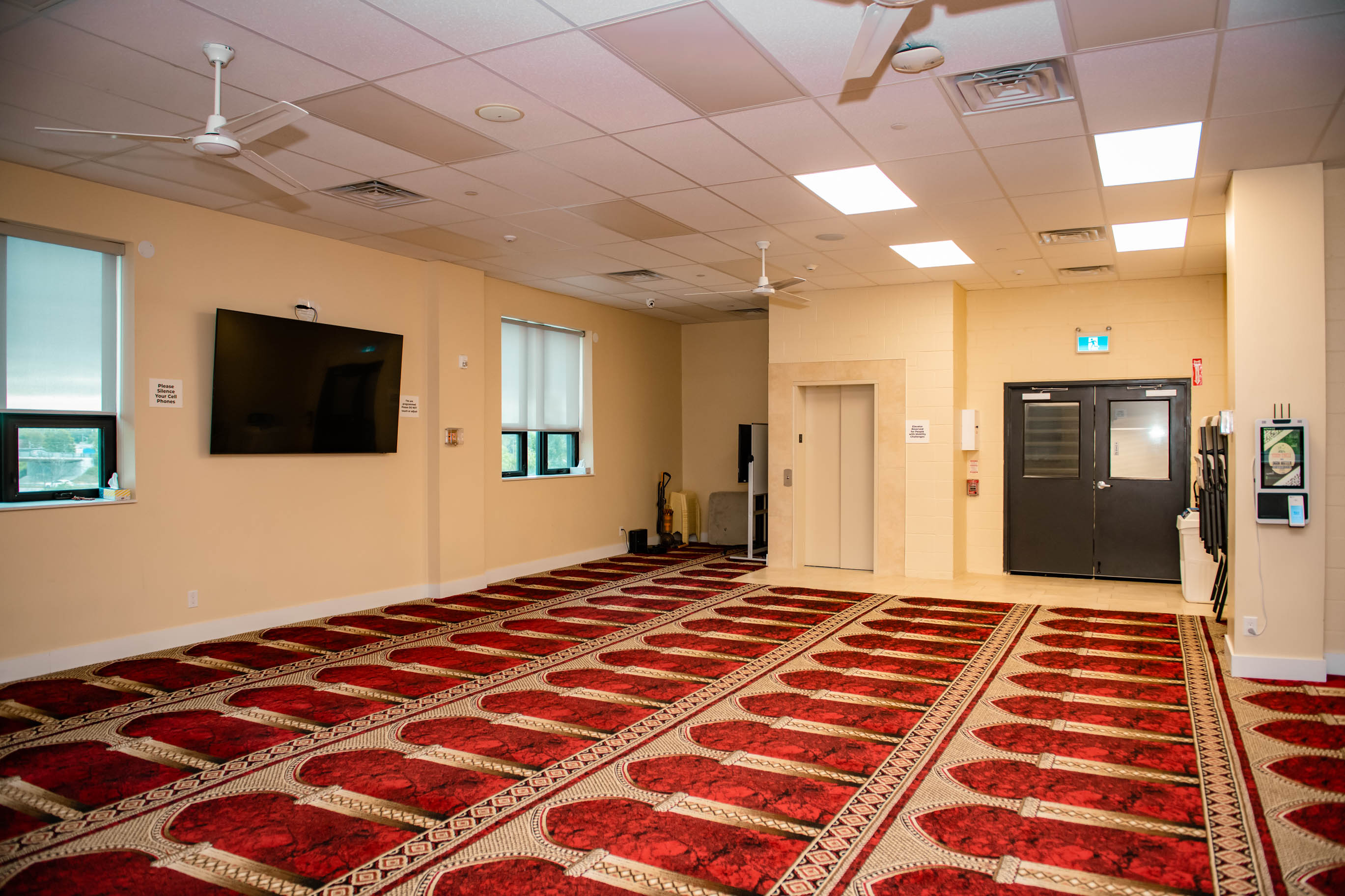 Barrie Mosque community moment DSC 6416